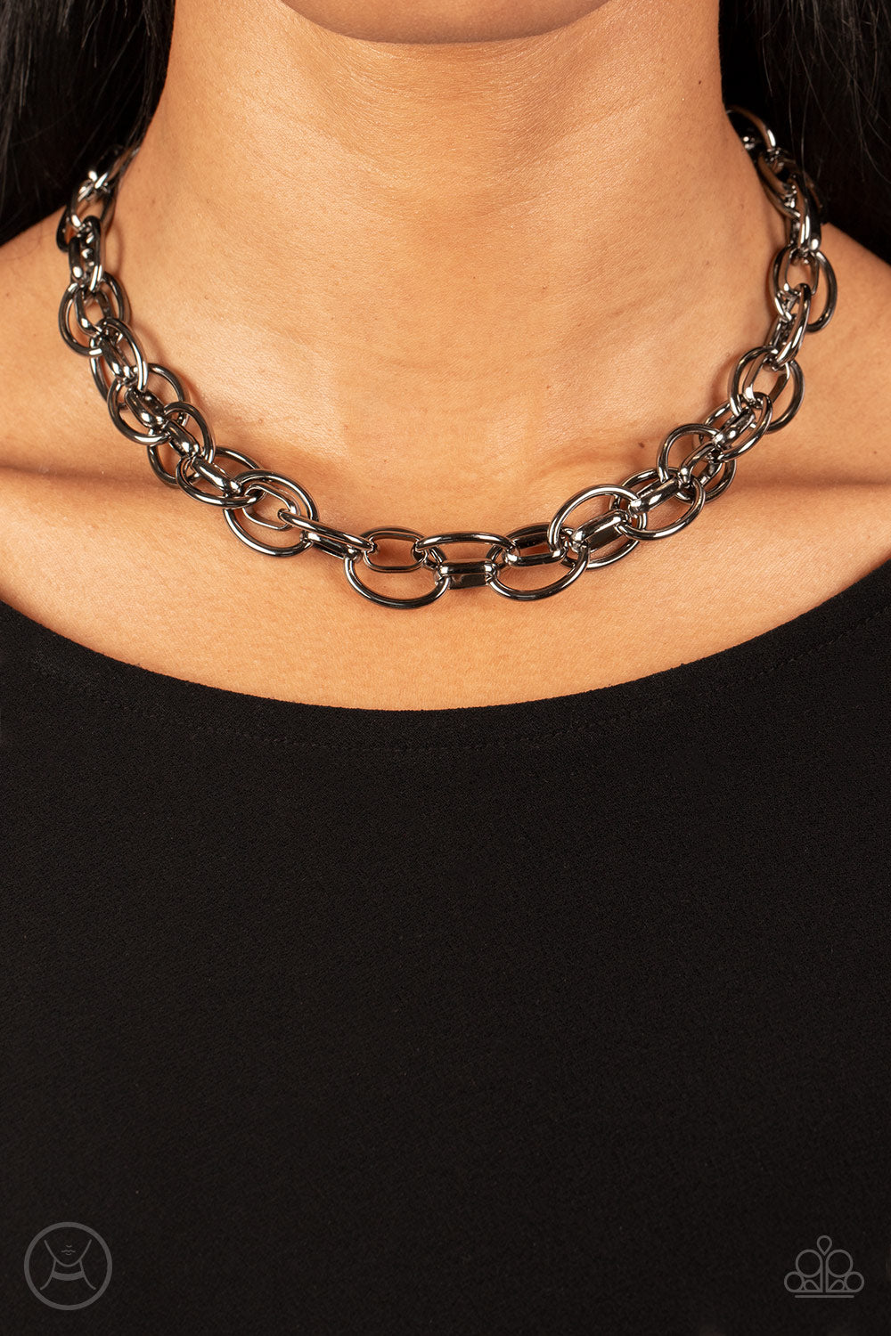 Paparazzi ♥ Tough Crowd - Black ♥  Necklace