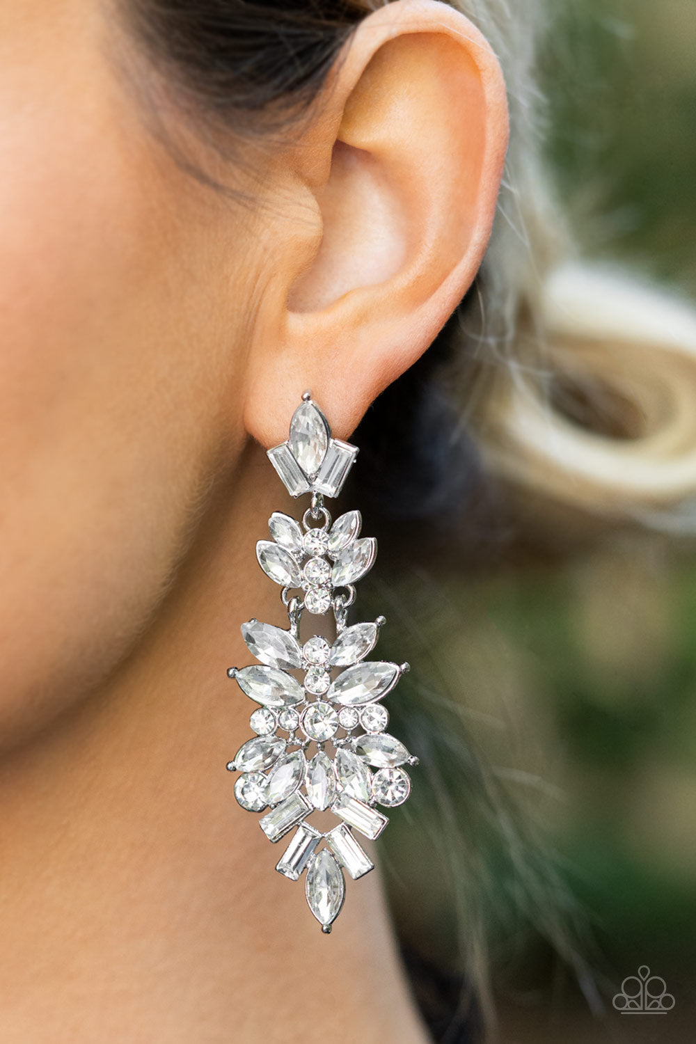 Paparazzi ♥ Frozen Fairytale - White ♥  Post Earrings