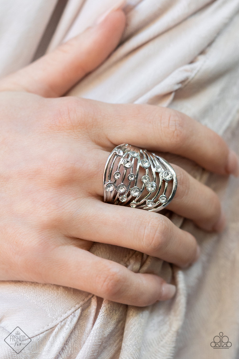 Paparazzi ♥ Radiantly Rising - White ♥  Ring