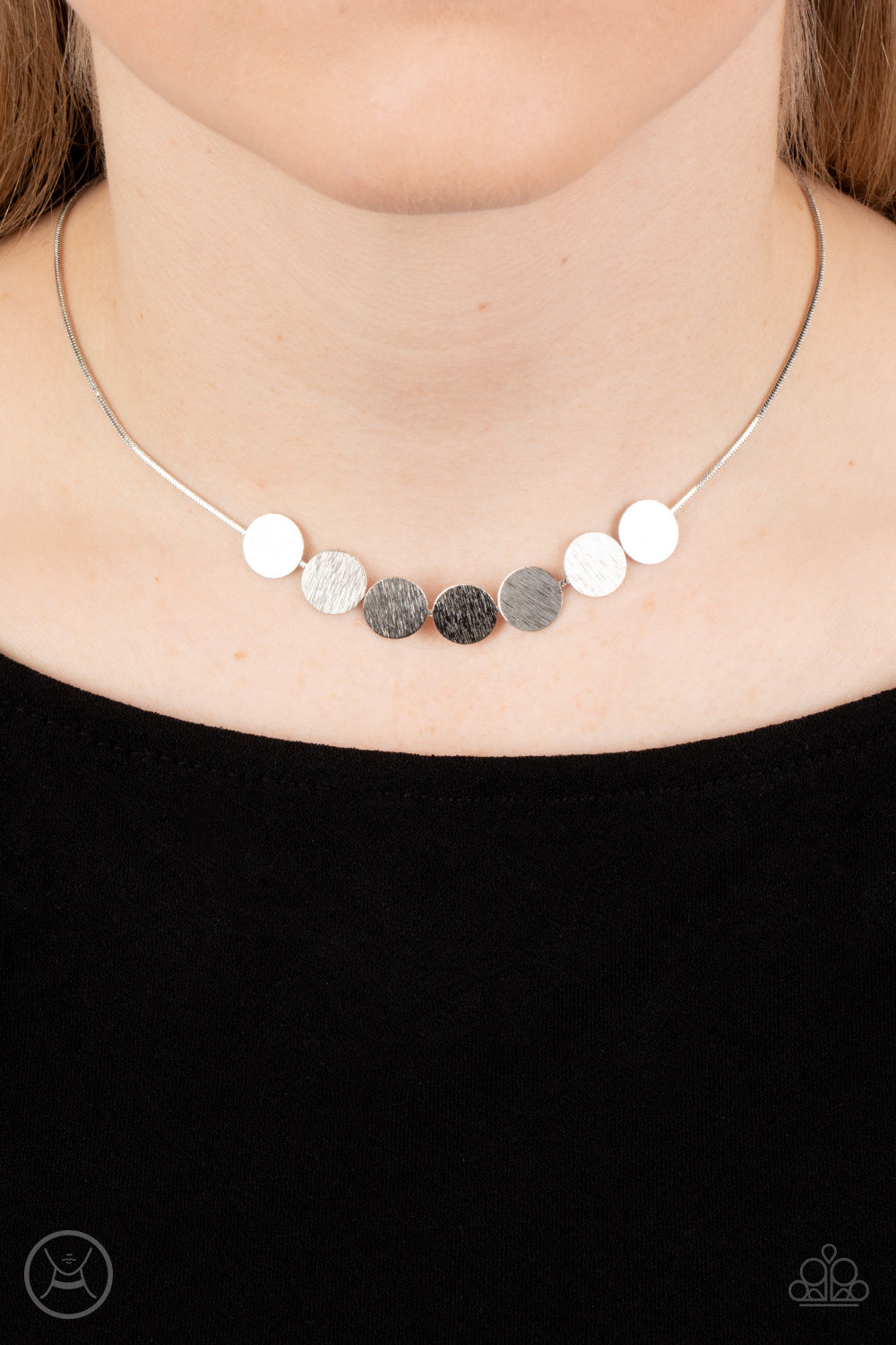 Paparazzi ♥ Slimmer Glimmer - Silver ♥  Necklace