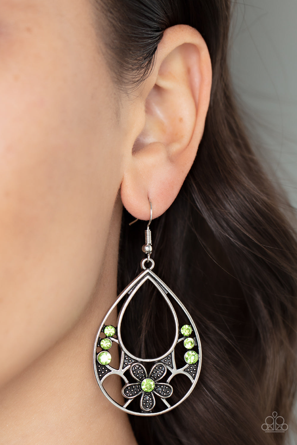 Paparazzi ♥ Meadow Marvel - Green ♥  Earrings