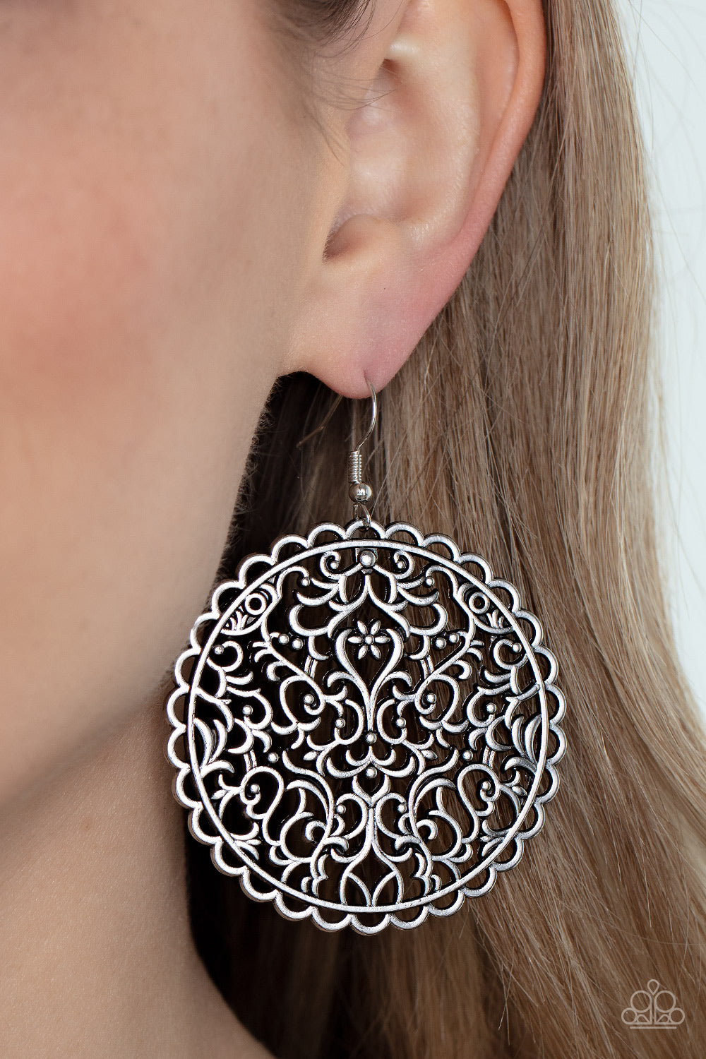 Paparazzi ♥ The Whole Nine VINEYARDS - Silver ♥  Earrings