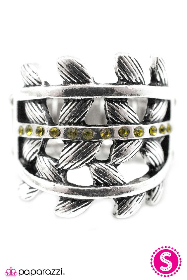 Paparazzi ♥ The Falling Leaves - Green ♥ Ring
