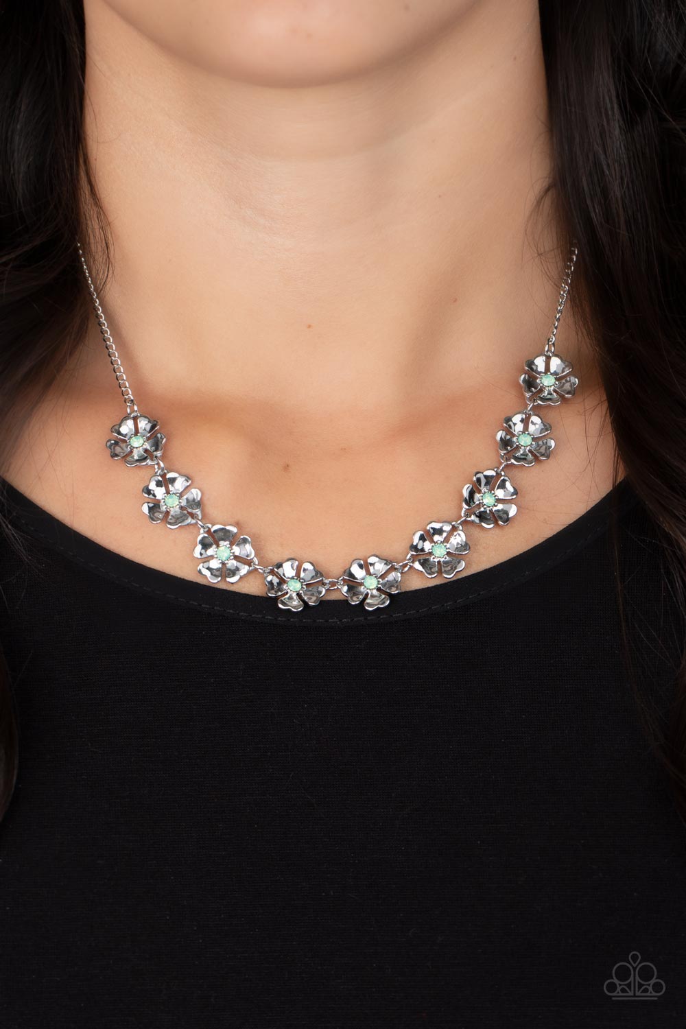 Paparazzi ♥ Petunia Palace - Green ♥  Necklace