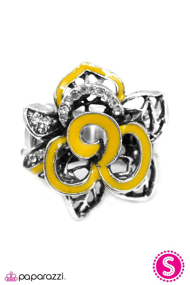 Paparazzi ♥ A Little Loopy - Yellow ♥ Ring
