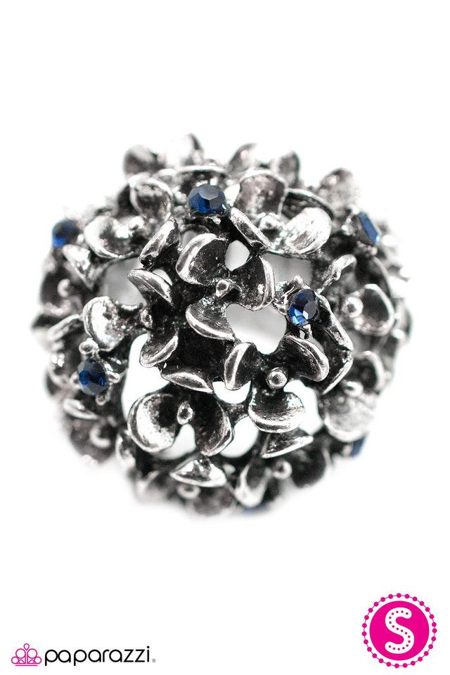 Paparazzi ♥ Catch the Bouquet - Blue ♥ Ring