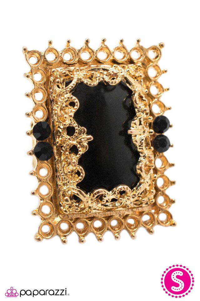 Paparazzi ♥ Picture This... - Gold ♥ Ring