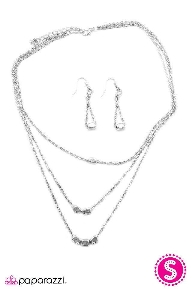 Paparazzi ♥ Easy As One Two Three - Silver ♥ Necklace