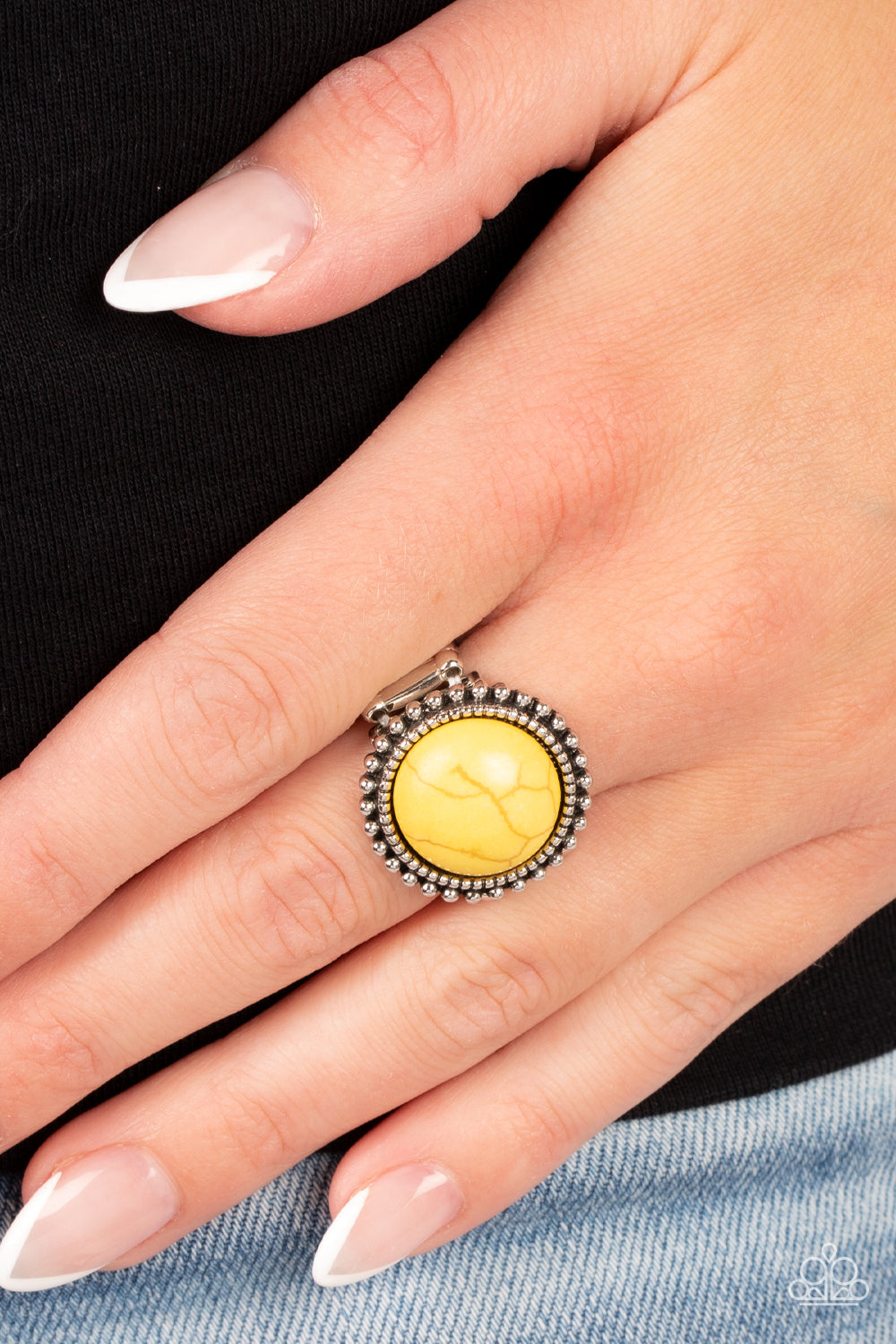 Paparazzi ♥ Mesa Mecca - Yellow ♥  Ring