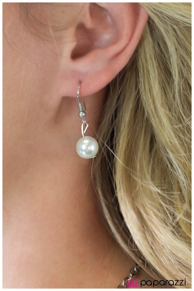 Paparazzi ♥ Parallel Perception - White ♥ Necklace