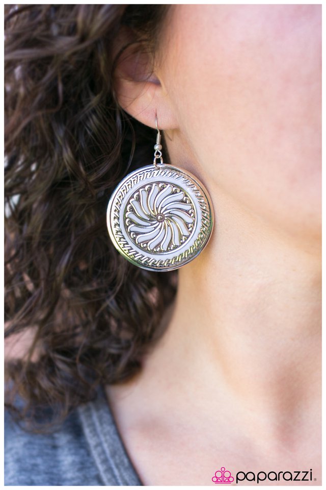 a-hop,-skip,-and-a-jump-white-p5tr-wtxx-024xx