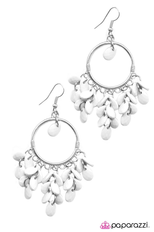 Paparazzi ♥ Frame Of Mind - White ♥ Earrings