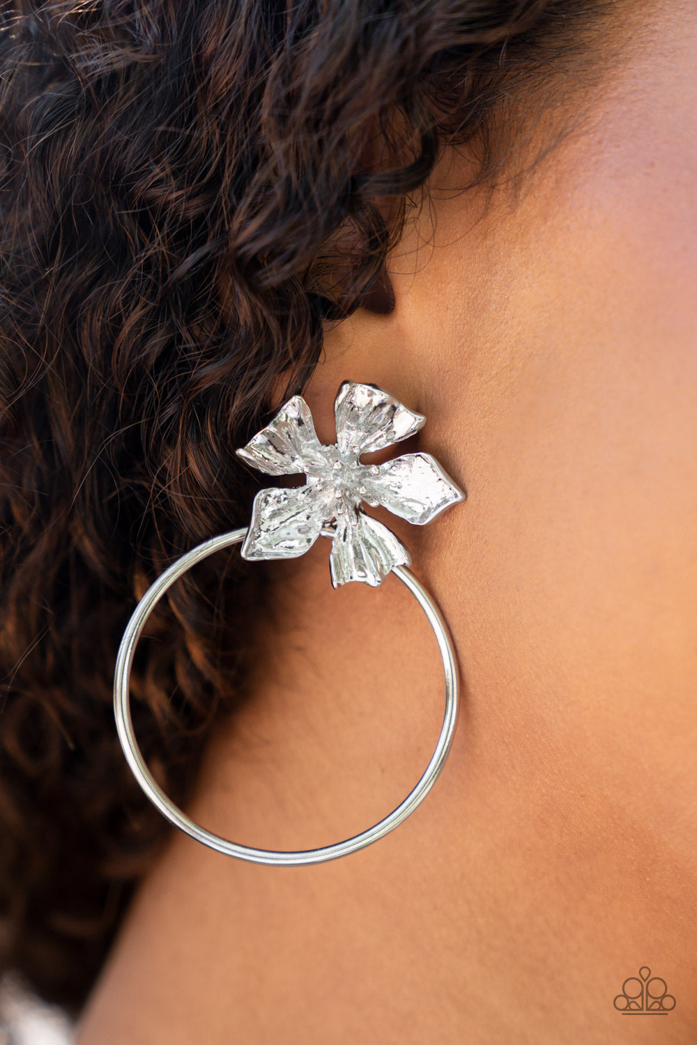Paparazzi ♥ Buttercup Bliss - Silver ♥  Post Earrings