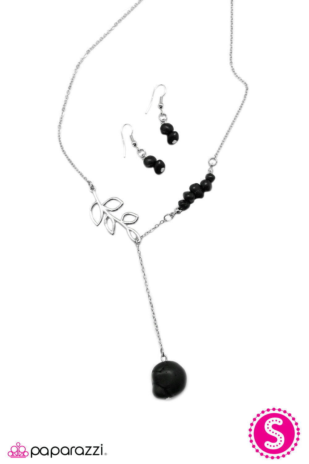Paparazzi ♥ Standing My Ground - Black ♥  Necklace