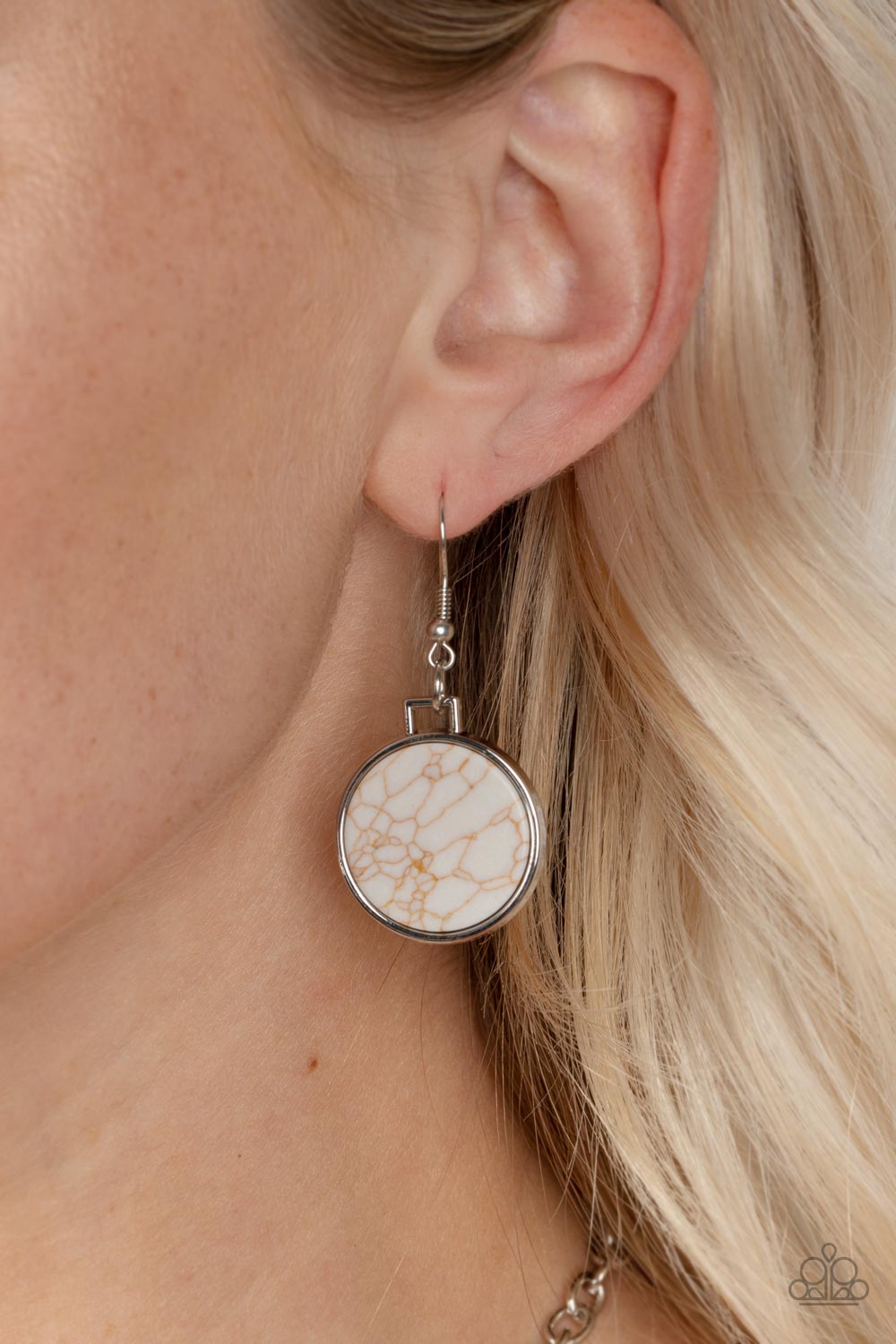 Paparazzi ♥ Santa Fe Flats - White ♥  Necklace