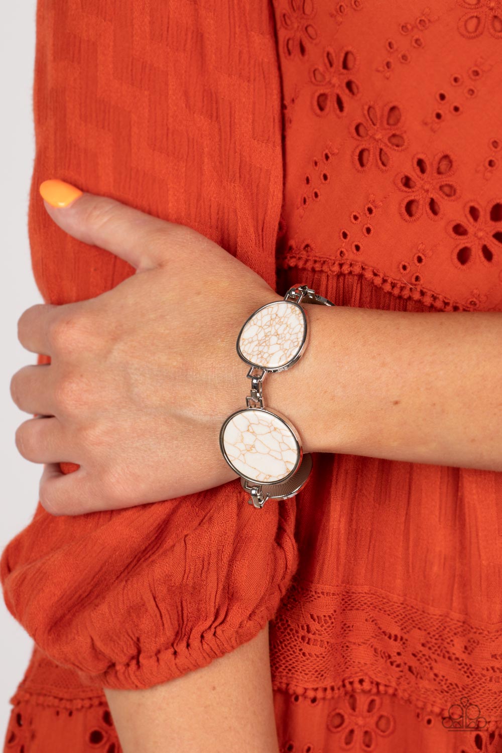 Paparazzi ♥ Flat Out Frontier - White ♥  Bracelet