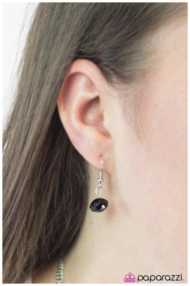 Paparazzi ♥ Worth the Tassel - Black ♥ Necklace