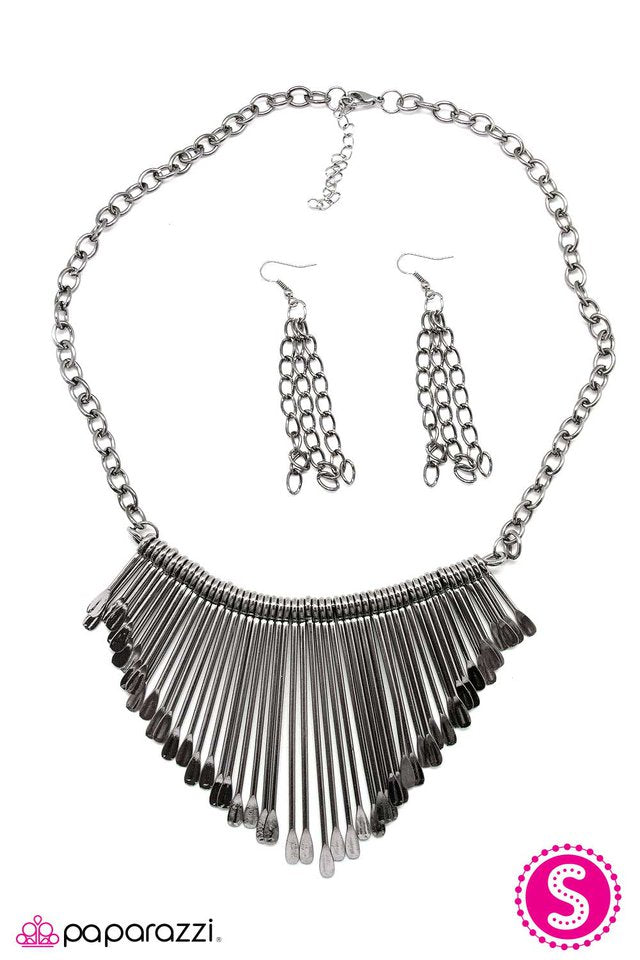 Paparazzi ♥ Brilliantly Barricaded - Black ♥ Necklace