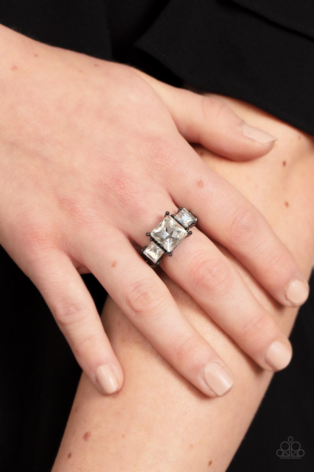 Paparazzi ♥ Treasured Twinkle - Black ♥  Ring