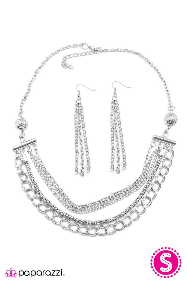 Paparazzi ♥ Bar None - Silver ♥ Necklace