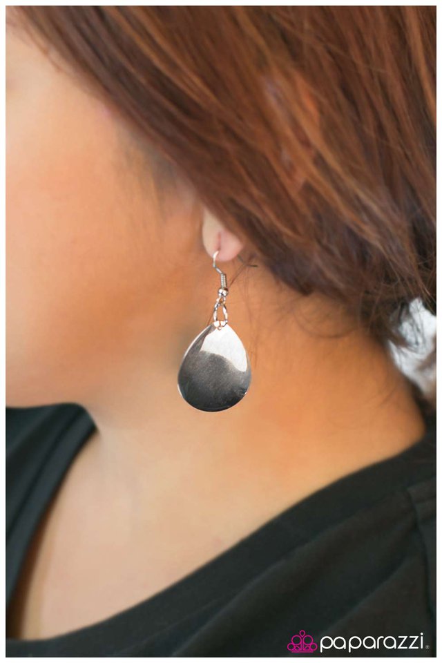 Paparazzi ♥ Luring Them In - Silver ♥ Necklace