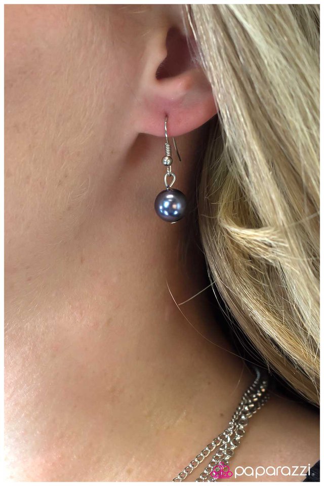 Paparazzi ♥ Living The Glamorous Life - Silver ♥ Necklace