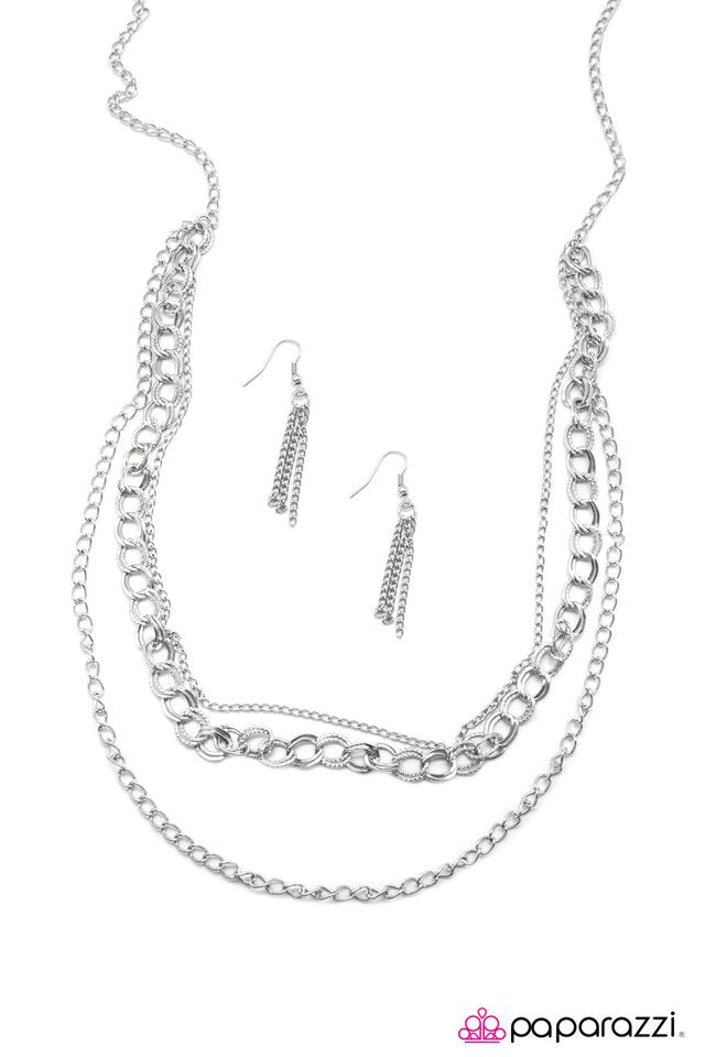 Paparazzi ♥ Top Of The Chain - Silver ♥ Necklace