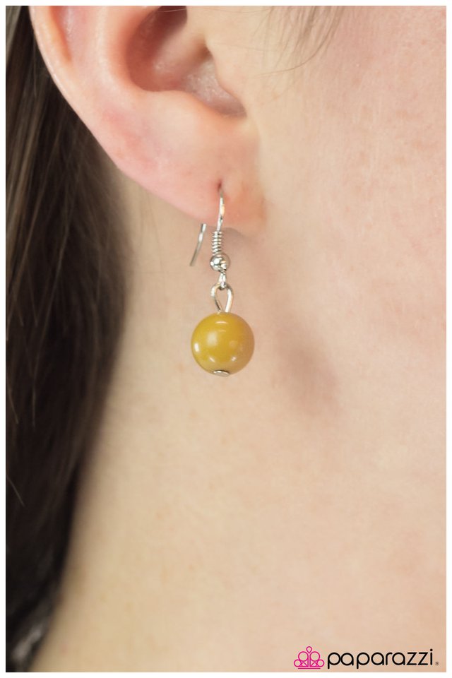 Paparazzi ♥ Break From The Norm - Yellow ♥ Necklace