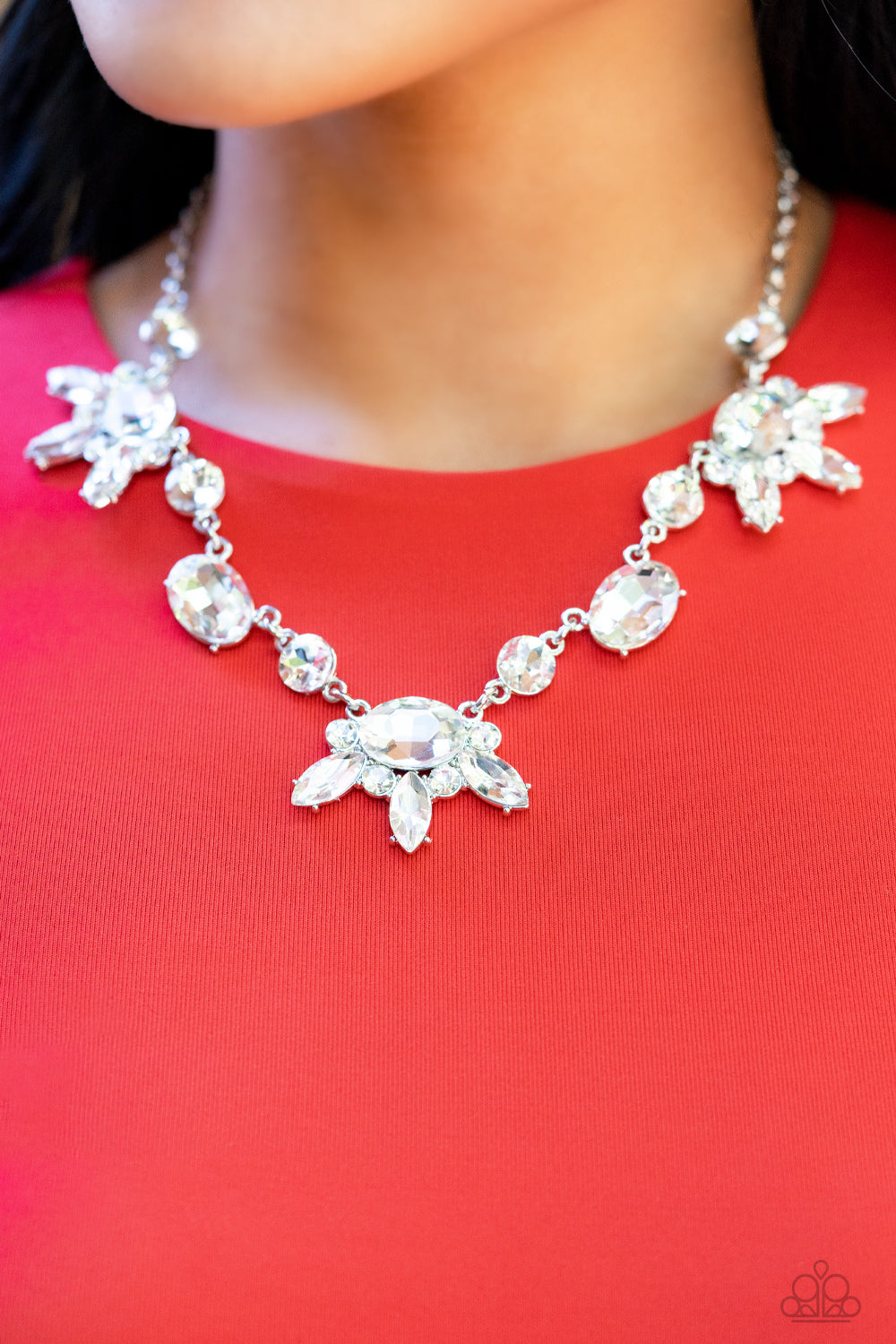 Paparazzi ♥ GLOW-trotting Twinkle - White ♥  Necklace