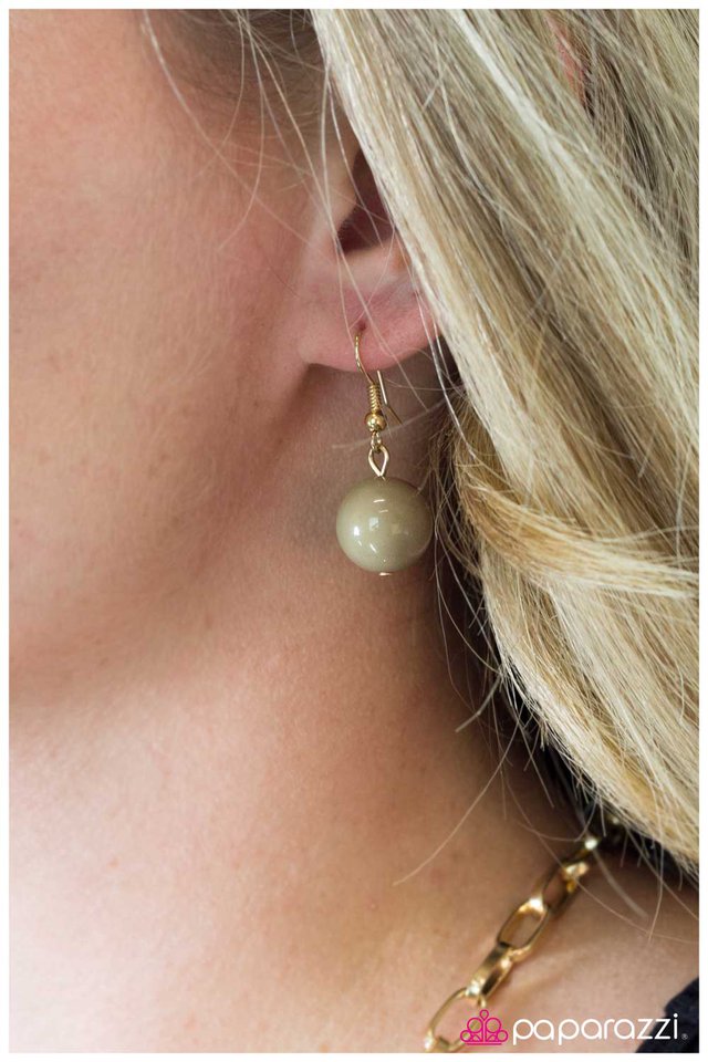 Paparazzi ♥ Geo Queen - Green ♥ Necklace