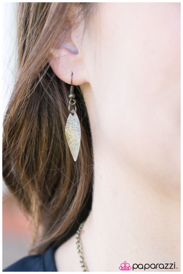 Paparazzi ♥ Jungle Cat - Brass ♥ Necklace