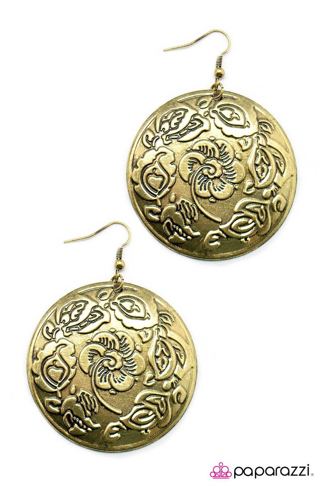 Paparazzi ♥ Island Hopping - Brass ♥ Earrings