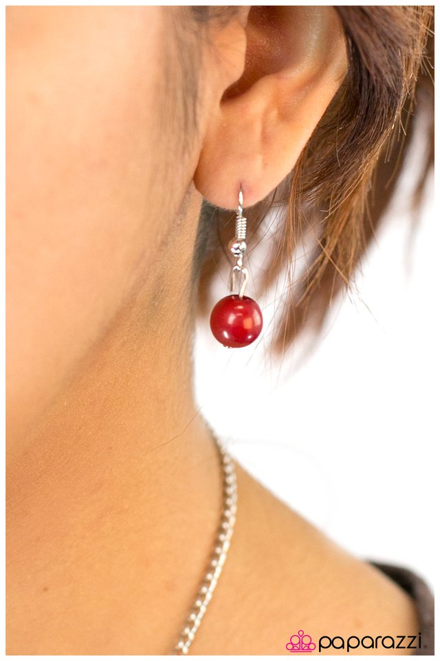 Paparazzi ♥ Dazzle Me - Red ♥ Necklace