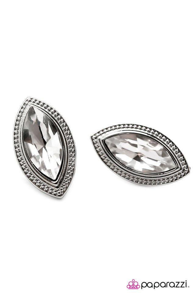 Paparazzi ♥ Im A Flirt - White ♥ Post Earrings