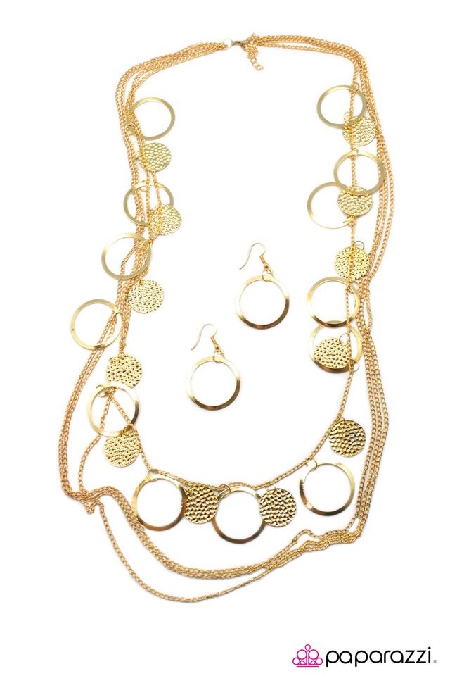 Paparazzi ♥ Saturday Night Fever - Gold ♥ Necklace