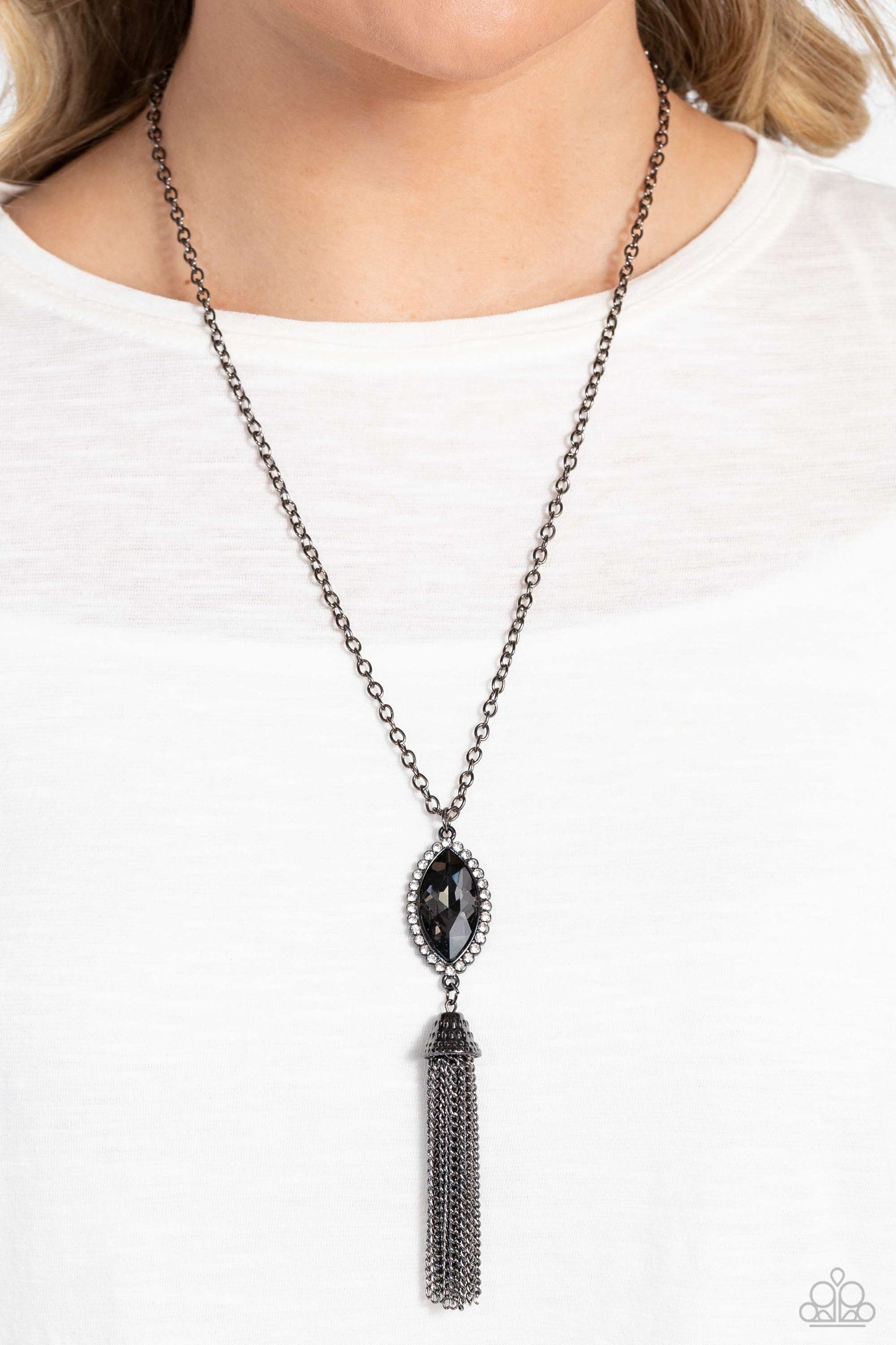tassel-tabloid-black-p2re-bkxx-466xx