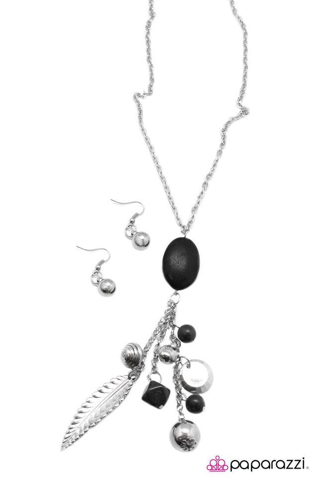 Paparazzi ♥ Rock Of Ages - Black ♥ Necklace