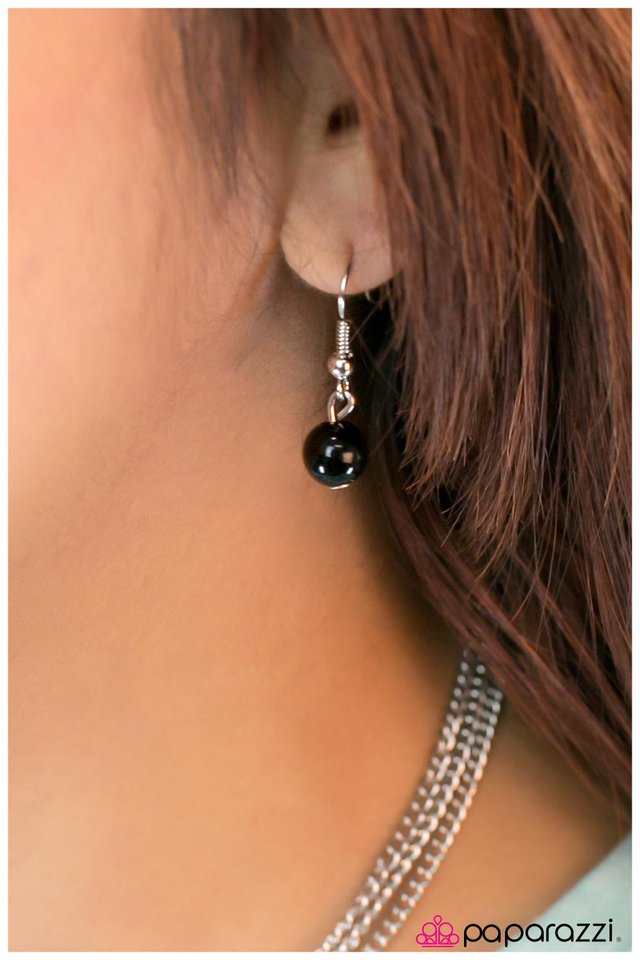 Paparazzi ♥ Its Showtime! - Black ♥ Necklace