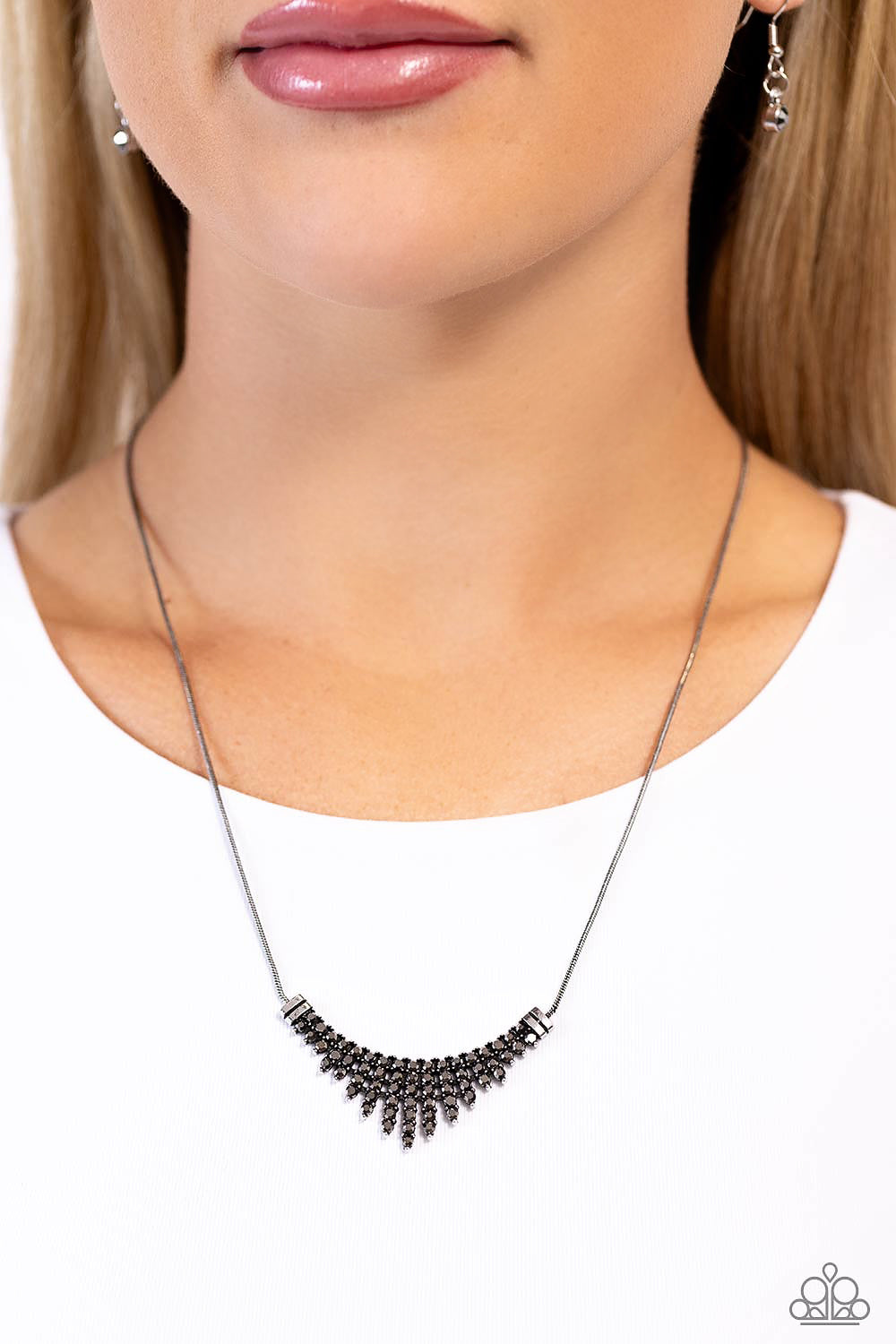 Paparazzi ♥ Dramatic Diadem - Silver ♥ Necklace