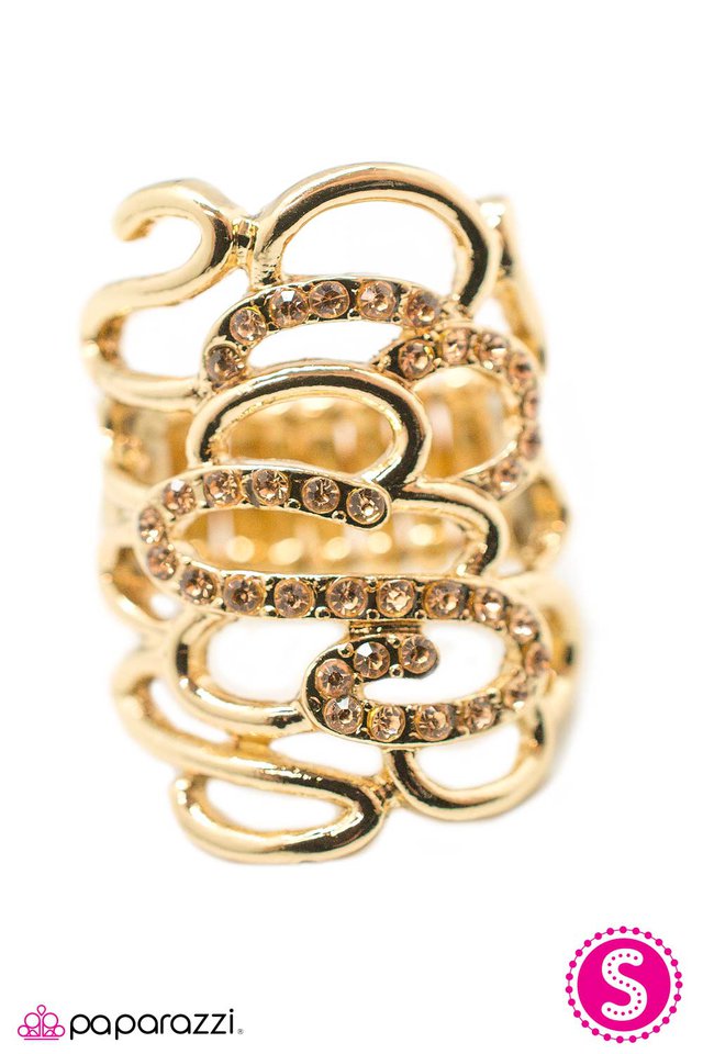 Paparazzi ♥ Vanish Into Thin Air - Gold ♥ Ring