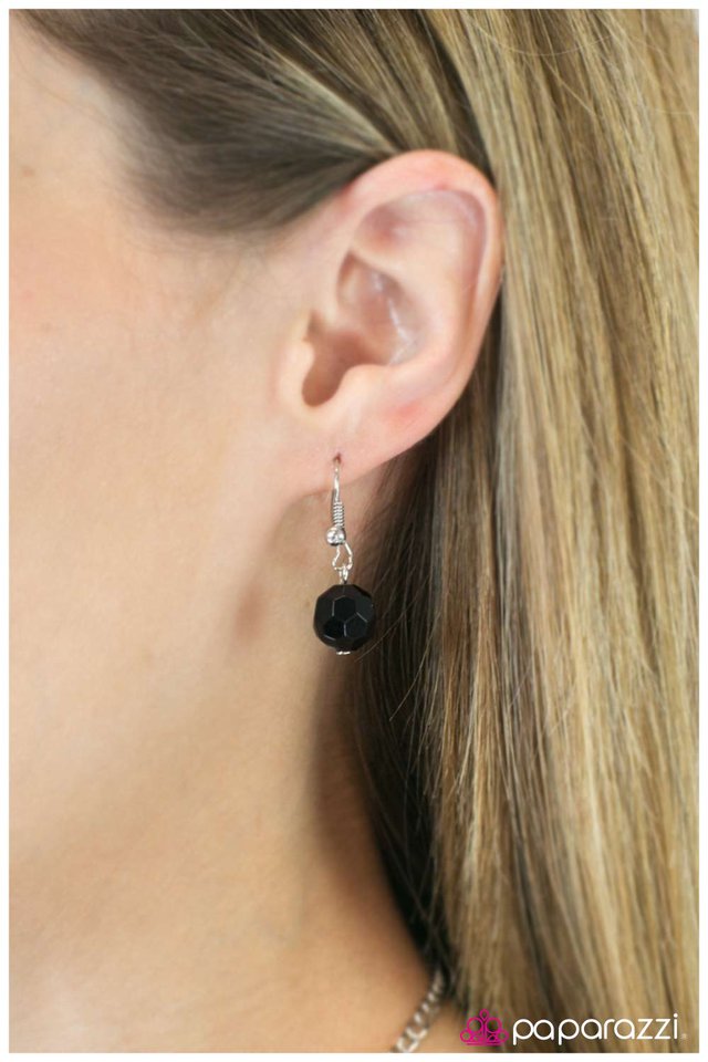 Paparazzi ♥ Blast From The Past - Black ♥ Necklace