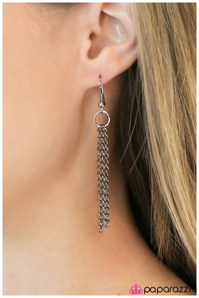 Paparazzi ♥ Shifting Gears - Black ♥ Necklace