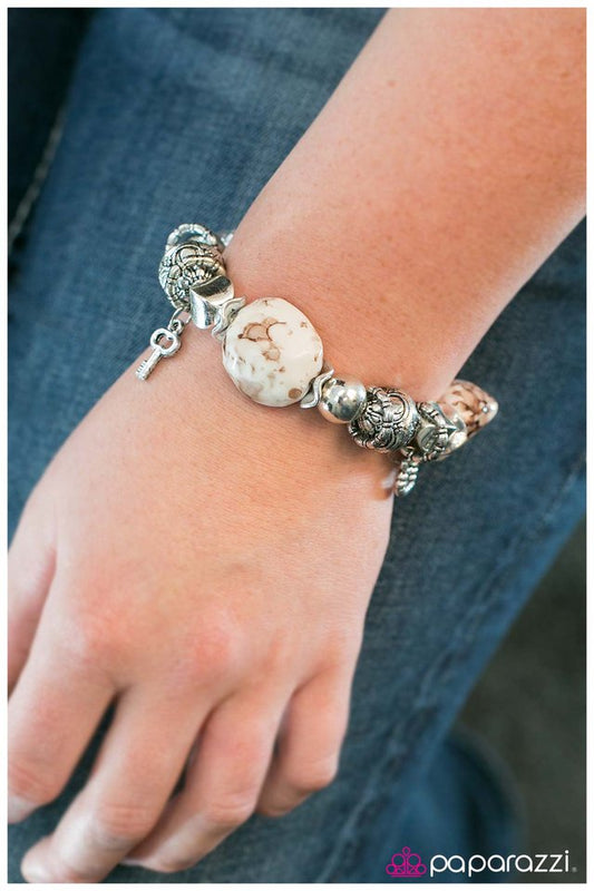 shopaholic-white-p9wh-wtbn-035xx