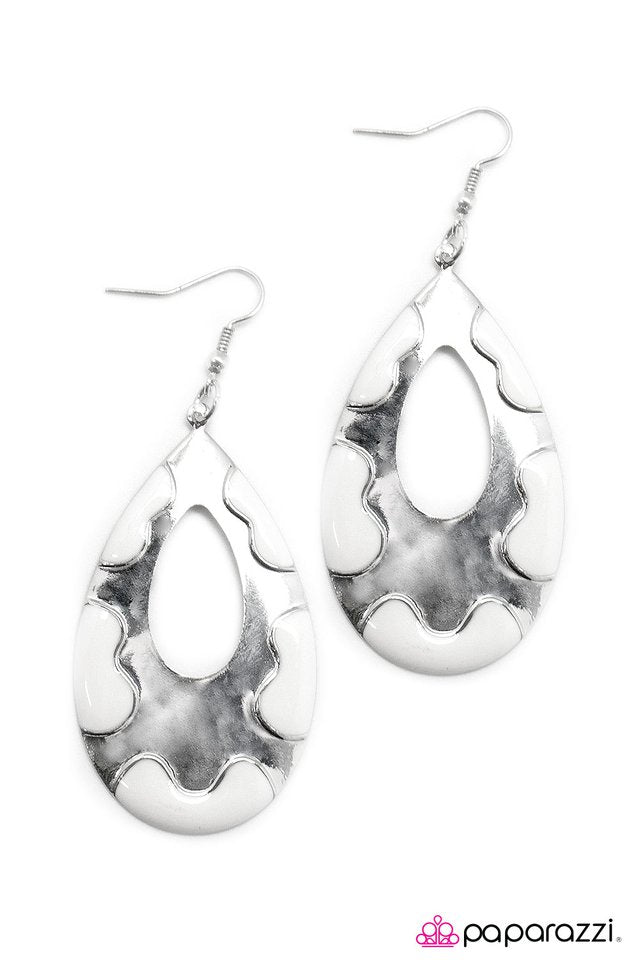 Paparazzi ♥ Hit The Spot - White ♥ Earrings