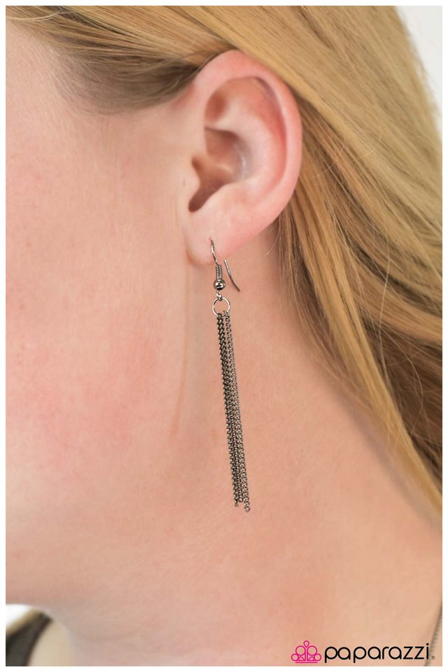 Paparazzi ♥ The Sky Is Falling - Black ♥ Necklace