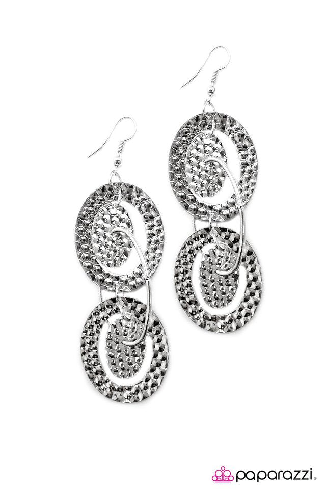 Paparazzi ♥ Hollywood Nights - Silver ♥ Earrings