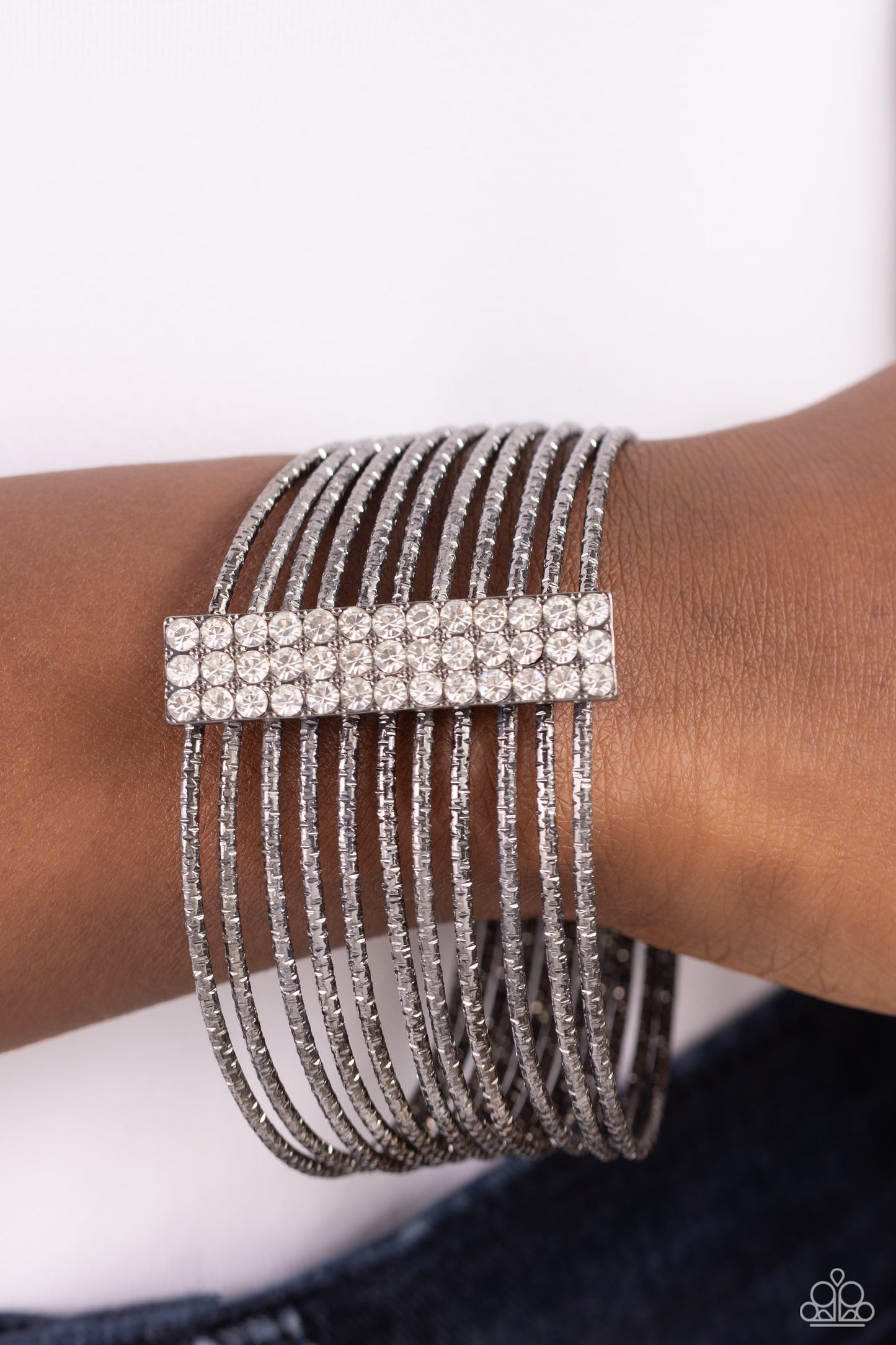 shimmery-silhouette-black-p9re-bkxx-382xx