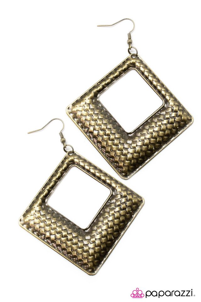 Paparazzi ♥ Down Under - Brass ♥ Earrings