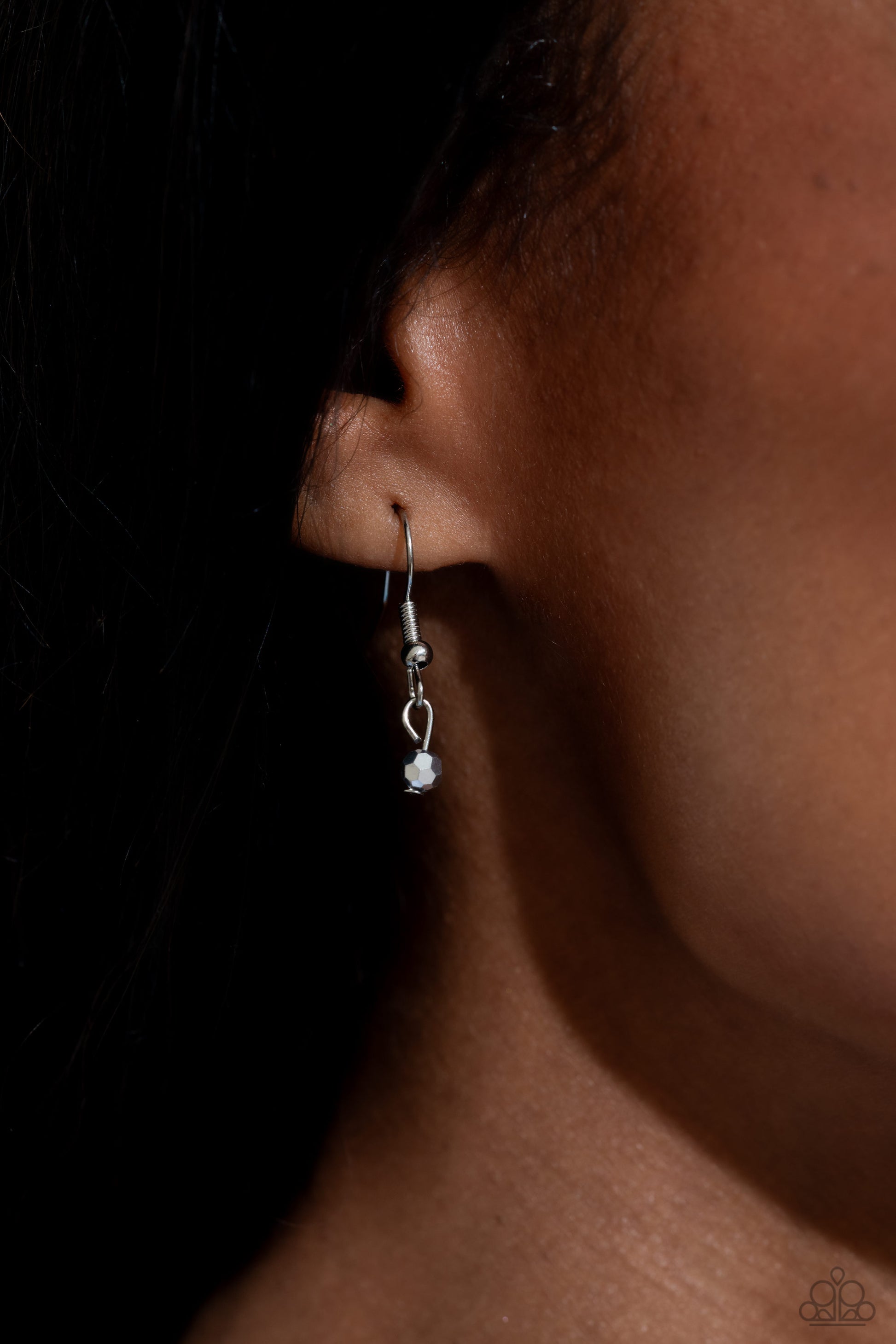 backstage-beauty-silver-p2da-svxx-370qy