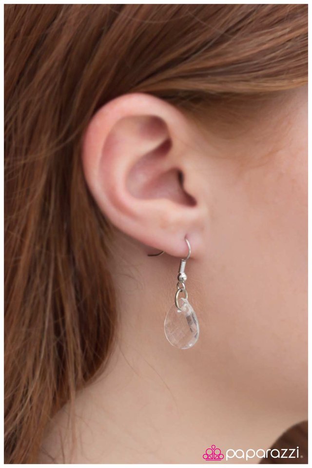 Paparazzi ♥ Royal Arrival - White ♥ Necklace